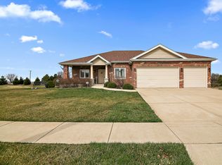 617 W Corning Ave, Peotone, IL 60468