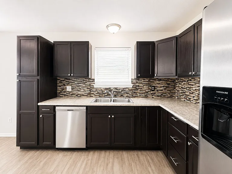 7716-7718 Sable Ln — Photo 5