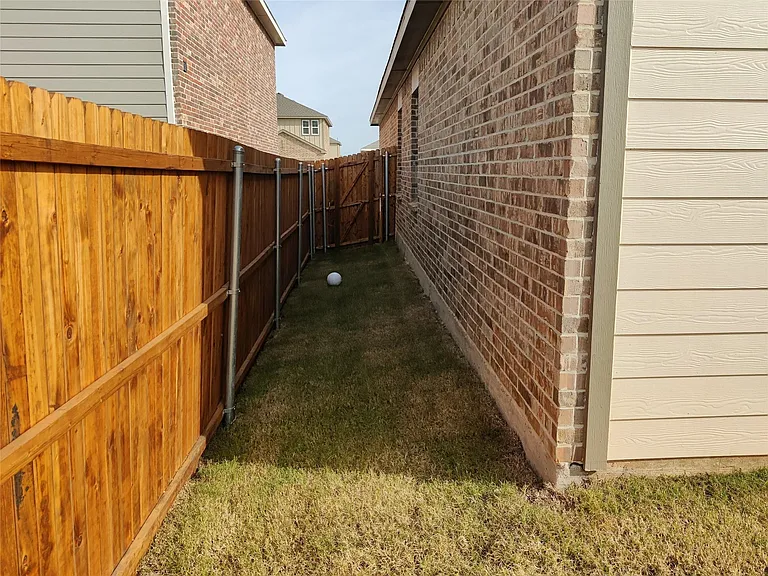 10356 Holycross Ln — Photo 31