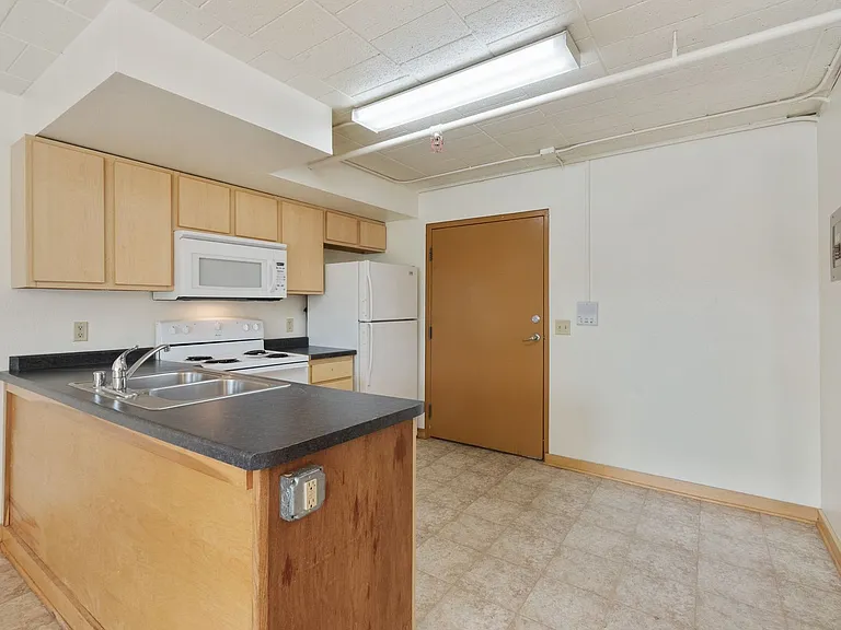 2125 W Kilbourn Ave — Photo 11