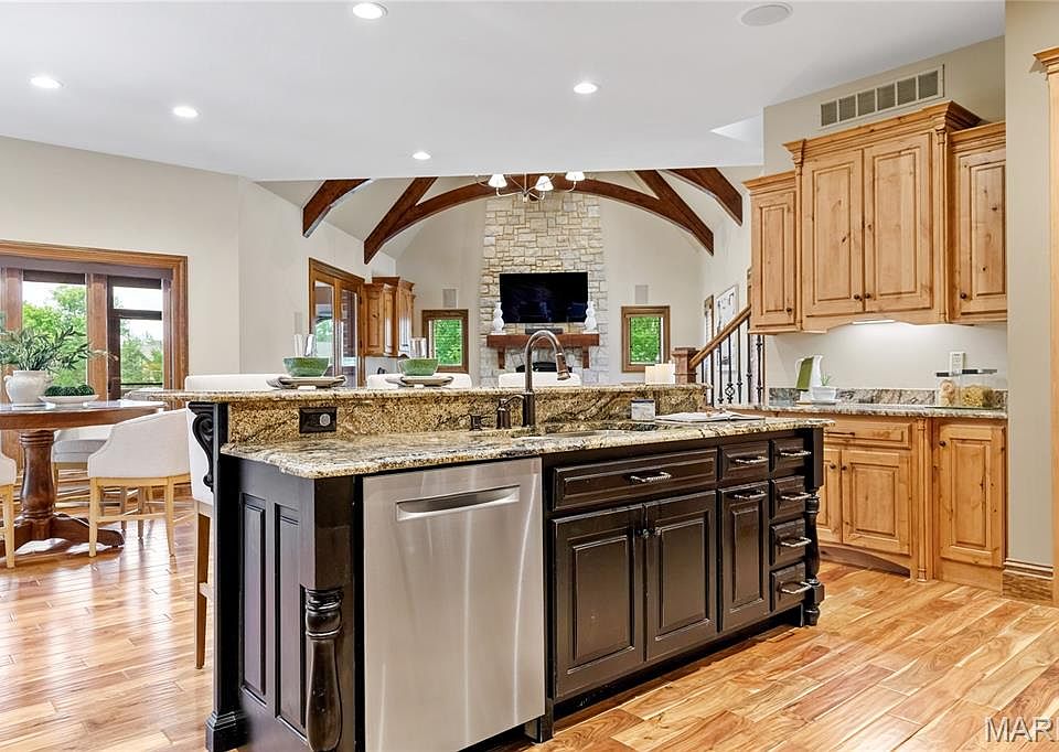 40th image of 1015 Claymark Dr