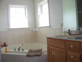 4th image of 2767 New England Dr