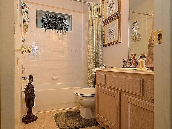 5th image of 11815 Briarwood Ln