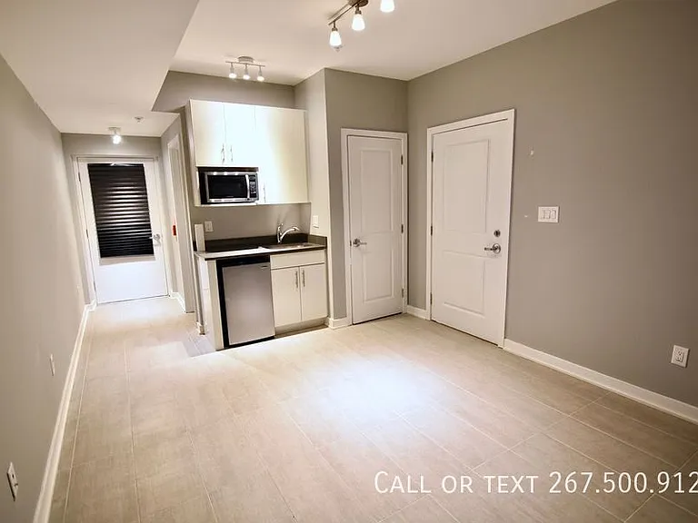 535 N Budd St #2B — Photo 3