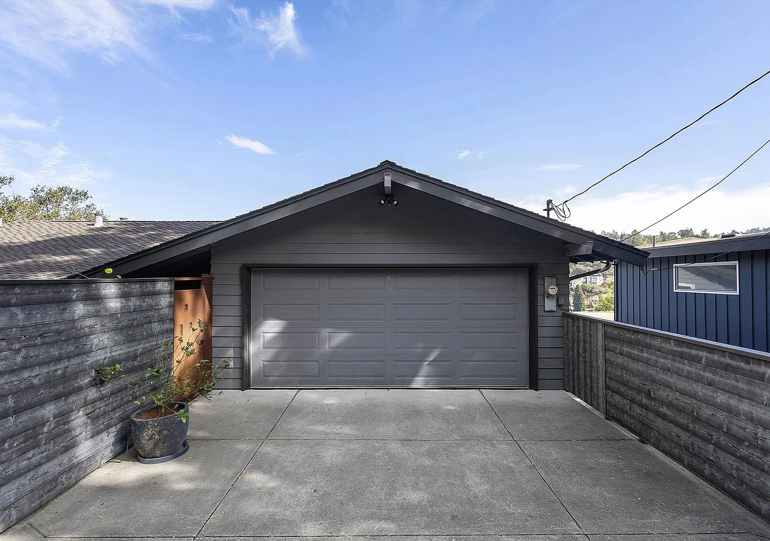 6140 Bullard Dr - 3 Bedrooms | 3 Bathrooms | Furnished Single-Family Home — Photo 3