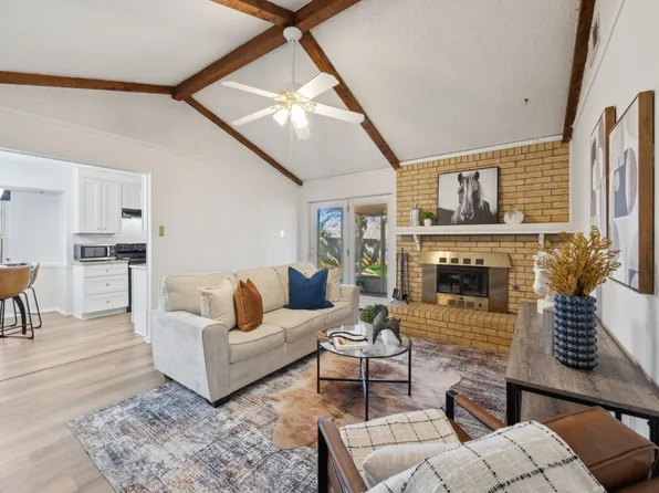 1941 Knoxville Dr, Bedford, TX 76022