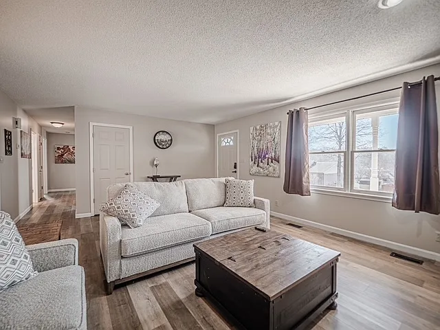 3 bed, 1586 sqft, $3,500 — Photo 3
