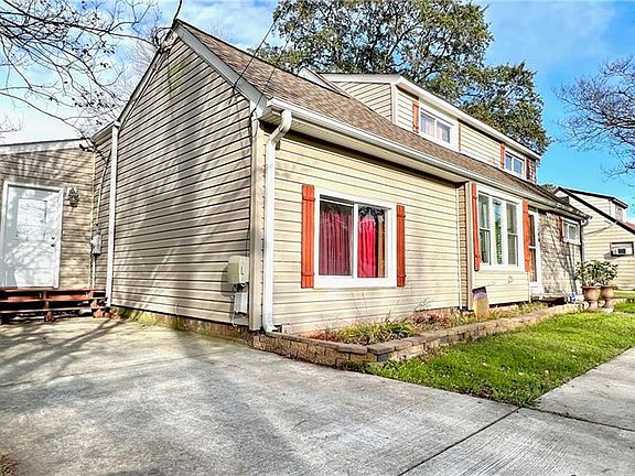 3rd image of 1044 Mineola Dr