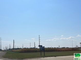 4059 Southgate York Dr, Sioux City, IA 51106