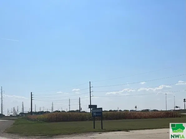 4059 Southgate York Dr, Sioux City, IA 51106