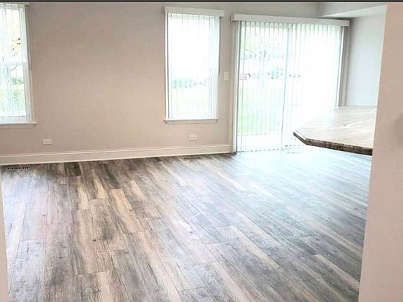 5th image of 236 Green Knoll Ln