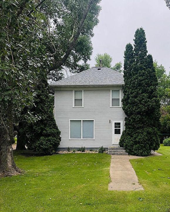 1st image of 306 4th St SE