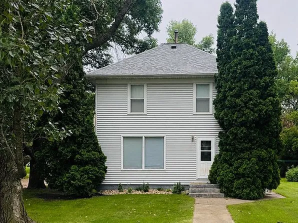 306 4th St SE, De Smet, SD 57231