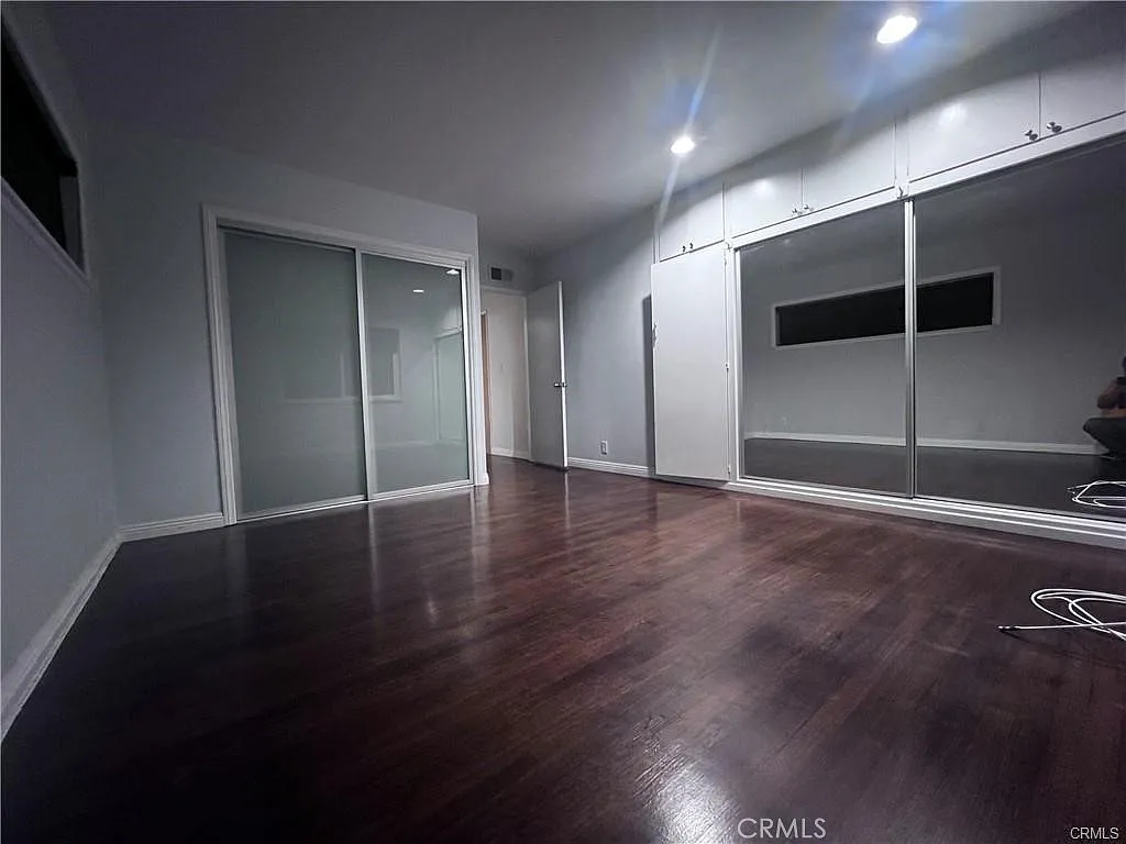 2 bed, 700 sqft, $2,700 — Photo 3
