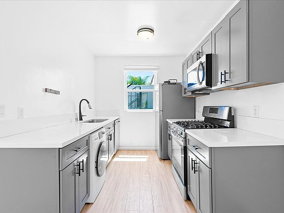 5th image of 3761 Jasmine Ave APT 19