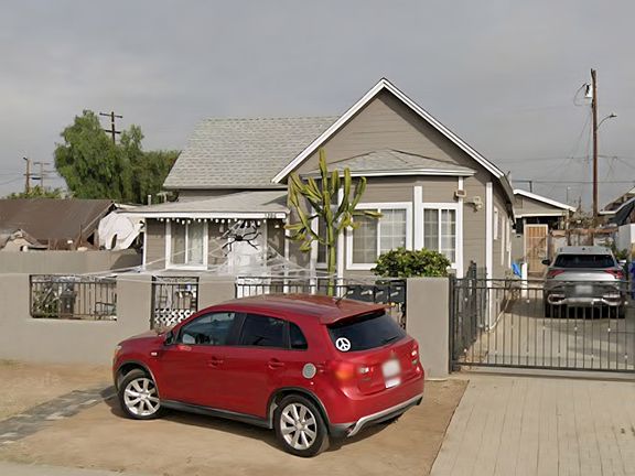 3rd image of 3226 Newton Ave