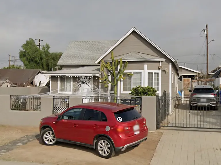 3226 Newton Ave — Photo 3