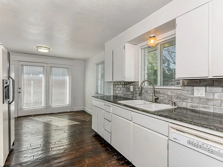 3822 S Upland Ave — Photo 6