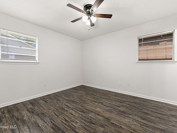 3rd image of 323 Barkwood Cir