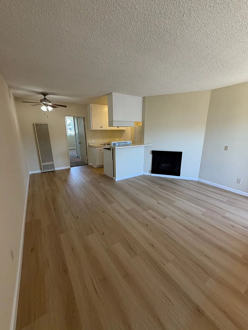 18520 Prairie St. — Photo 2