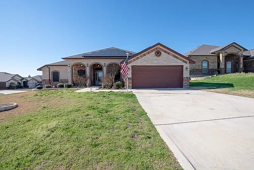 2040 Chinquapin Ln Photo 1