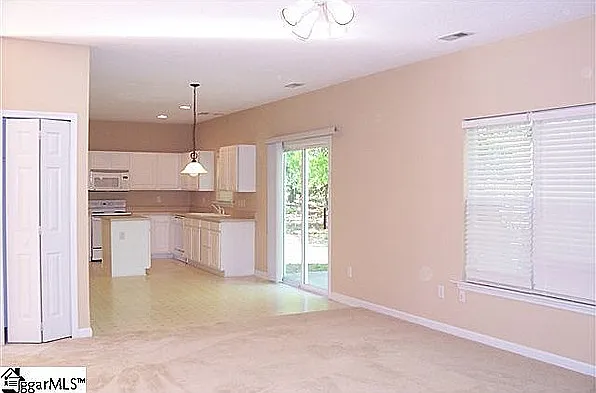 117 Shelby Ct — Photo 2