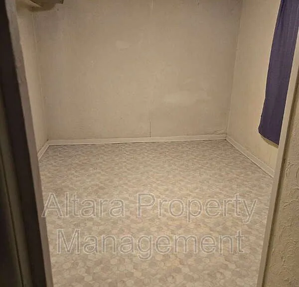 1824 S Franklin St — Photo 16