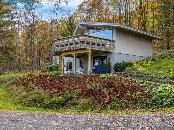 1786 Traverse Rd, Cortland, NY 13045