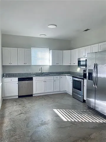 608 E Beech St #B — Photo 3