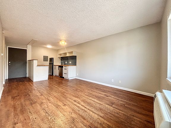 2nd image of 1707 22nd St APT 105