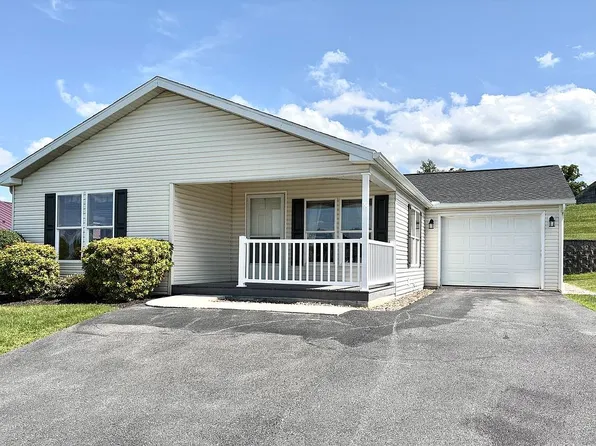 4 Burke Dr, Shippensburg, PA 17257