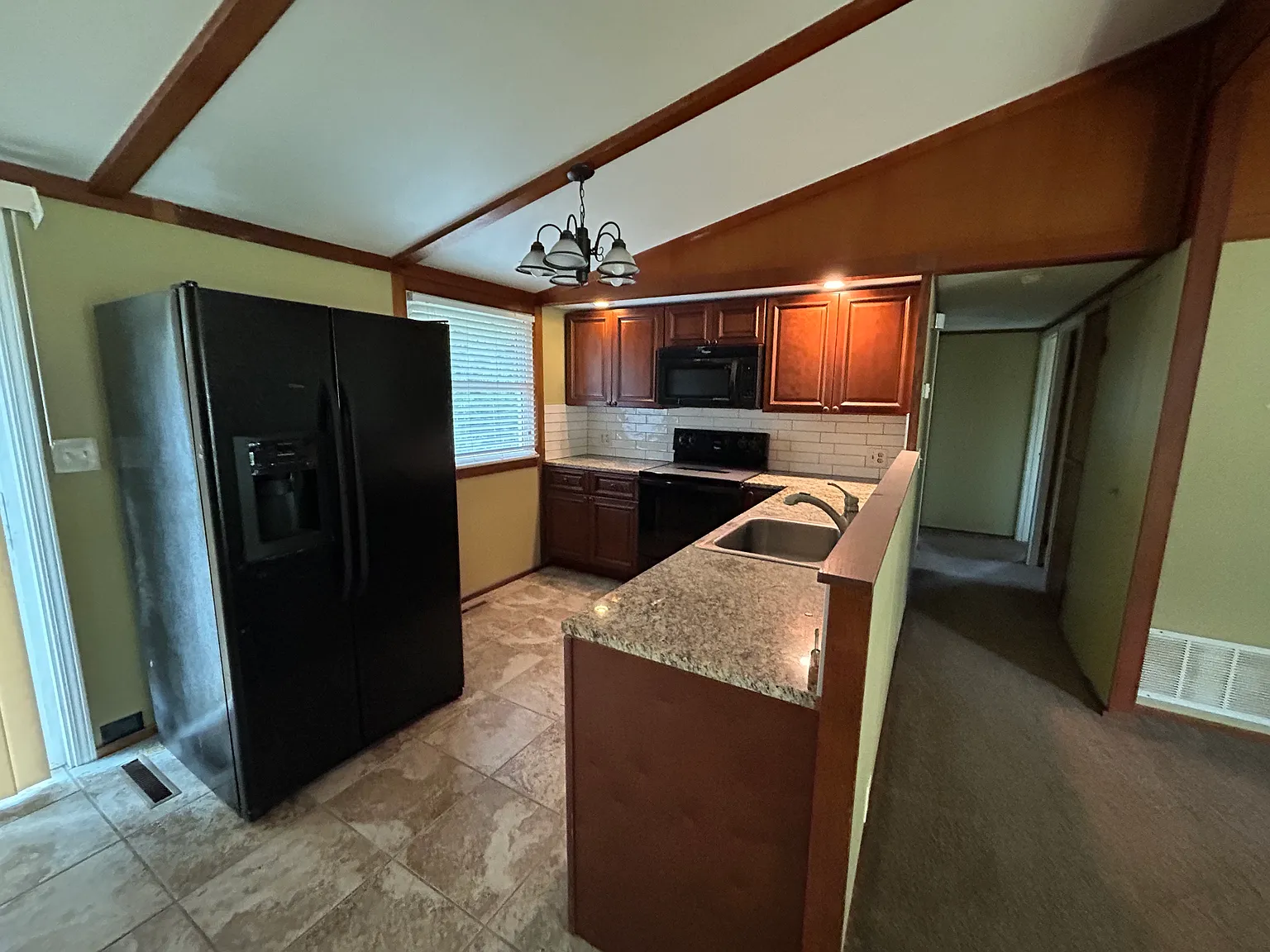 3 bed, 1375 sqft, $1,600 — Photo 3