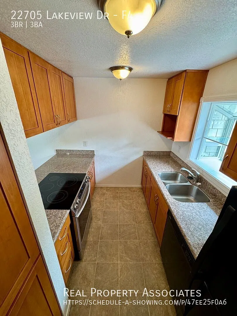 Ballinger Lake Condo — Photo 3