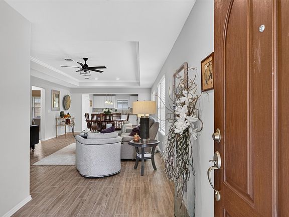 4th image of 418 Thistle Thorn Dr