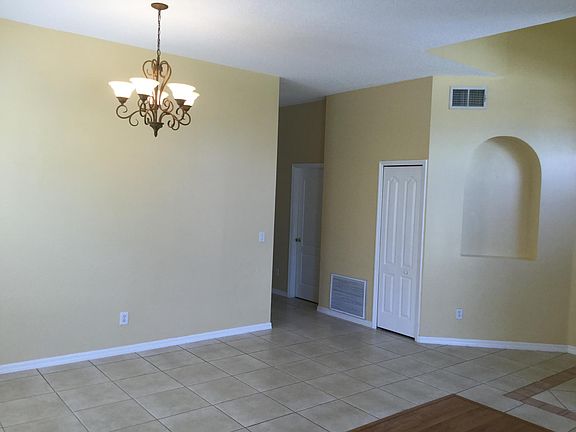 4th image of 729 Whispering Cypress Ln