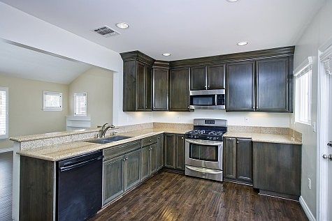 5th image of 2108 Balsam Ave
