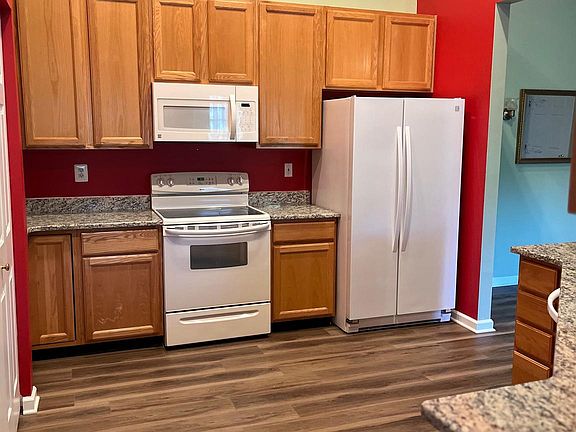 5th image of 105 Sunshine Ct Unit J