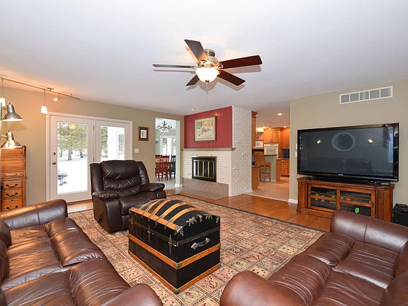 4th image of 10017 N Lake Shore Dr