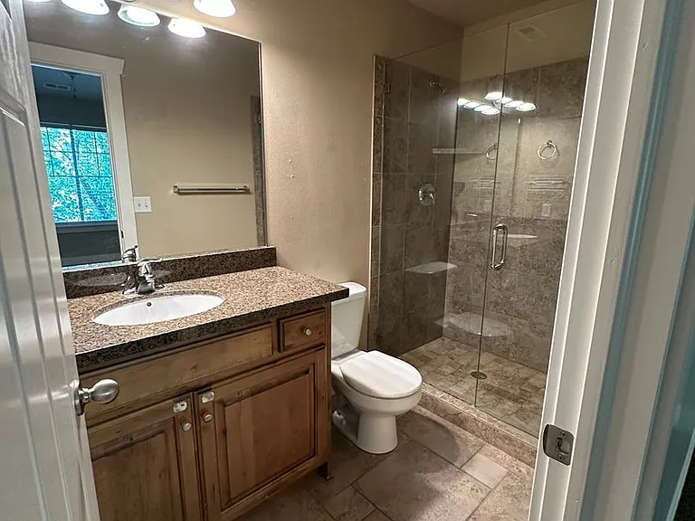 1003 N Independence Ave — Photo 7