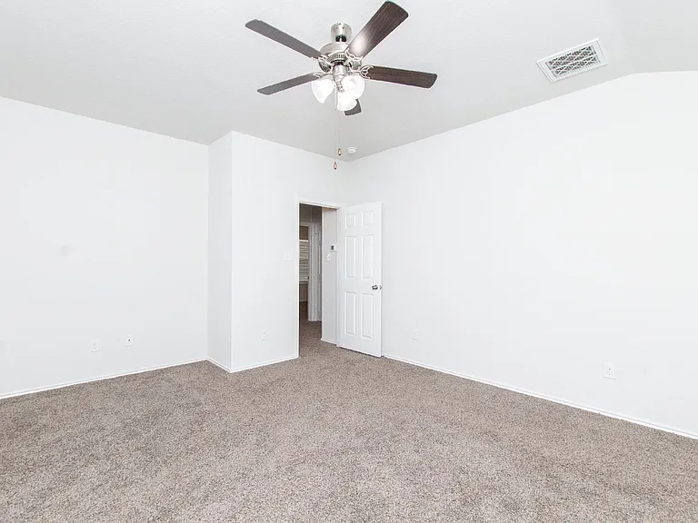 2033 Mallard Ct — Photo 16