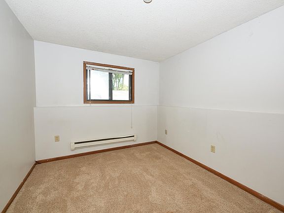 5th image of 5 Somerset Dr