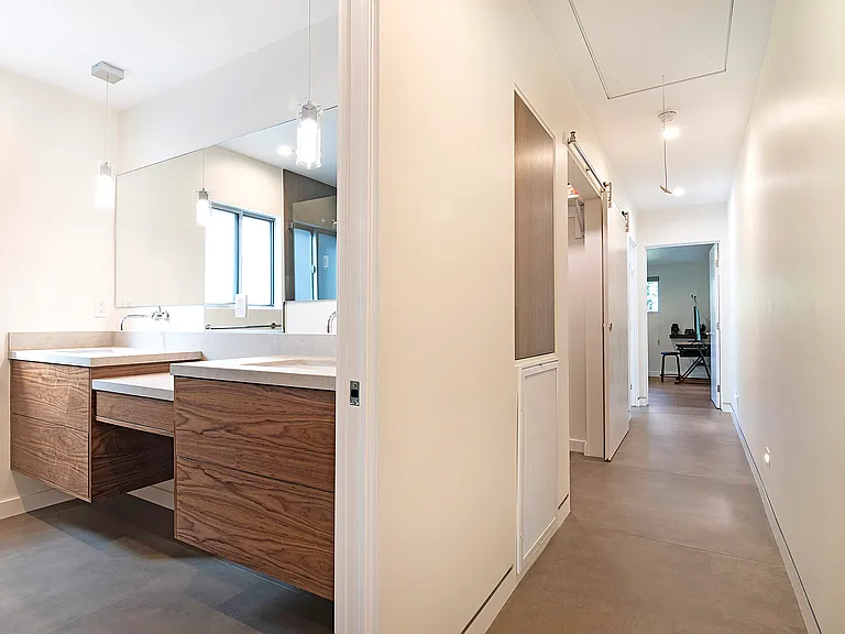6561 Lasaine Ave — Photo 34