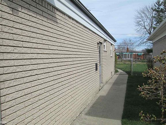 3rd image of 30264 Newport Dr