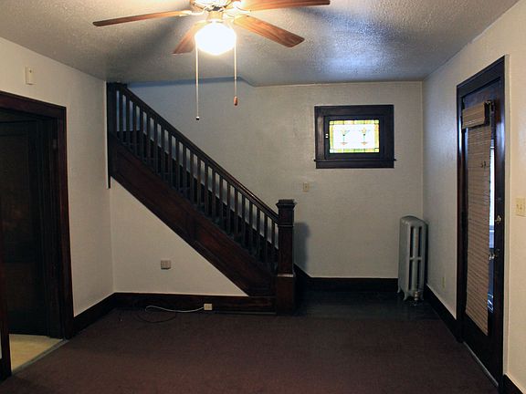 Living Room / Entry