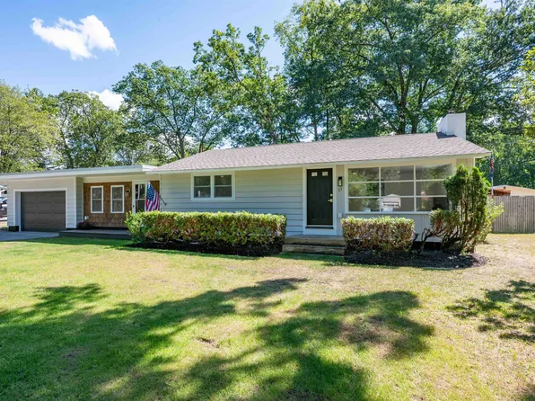 11 Bel Aire Avenue, Merrimack, NH 03054