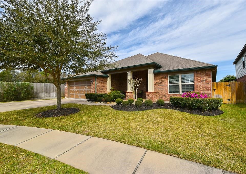 Beautiful front with mature Oak tree and lush landscape with flowering bushes.  Home at end of cul-de-sac with no side neighbor and no neighbor behind home.