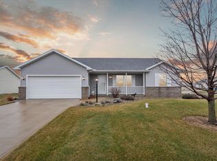 12815 Winding River Dr, Middlebury, IN 46540
