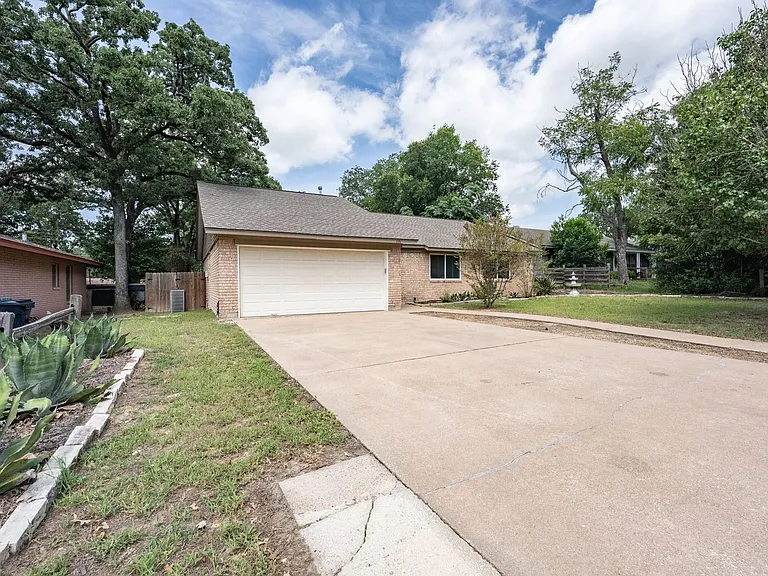 501 Calhoun Dr — Photo 18