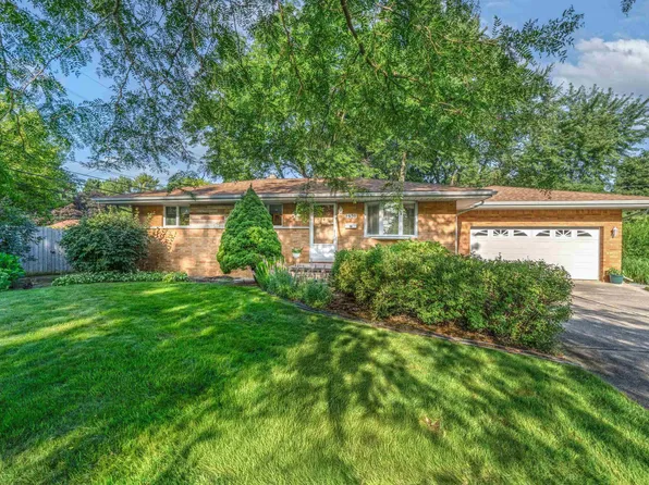 1520 Burlington Dr, Mount Clemens, MI 48043