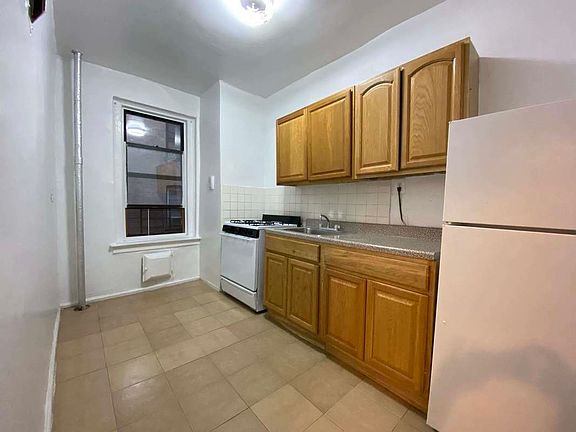 3rd image of 37 Payson Ave #E2